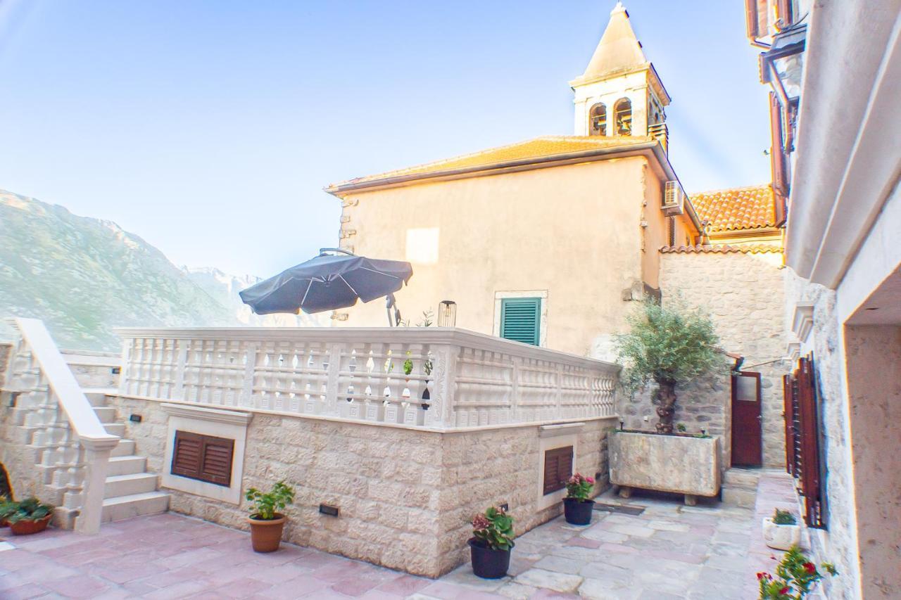 Pallazo Uniqato Seafront Kotor Exterior foto